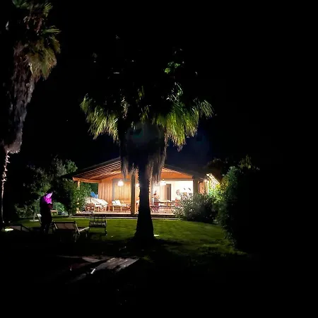 Βίλα Wonderful With Swimming Pool Near The Sea.